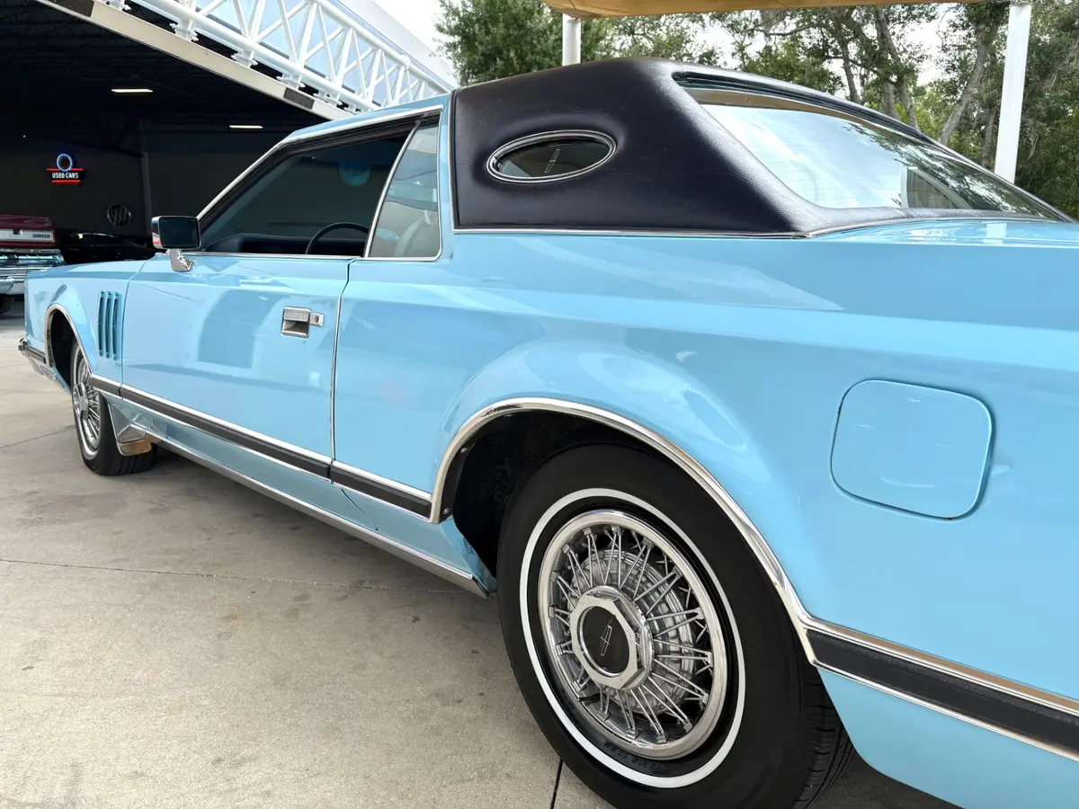 Vehicle photo 14