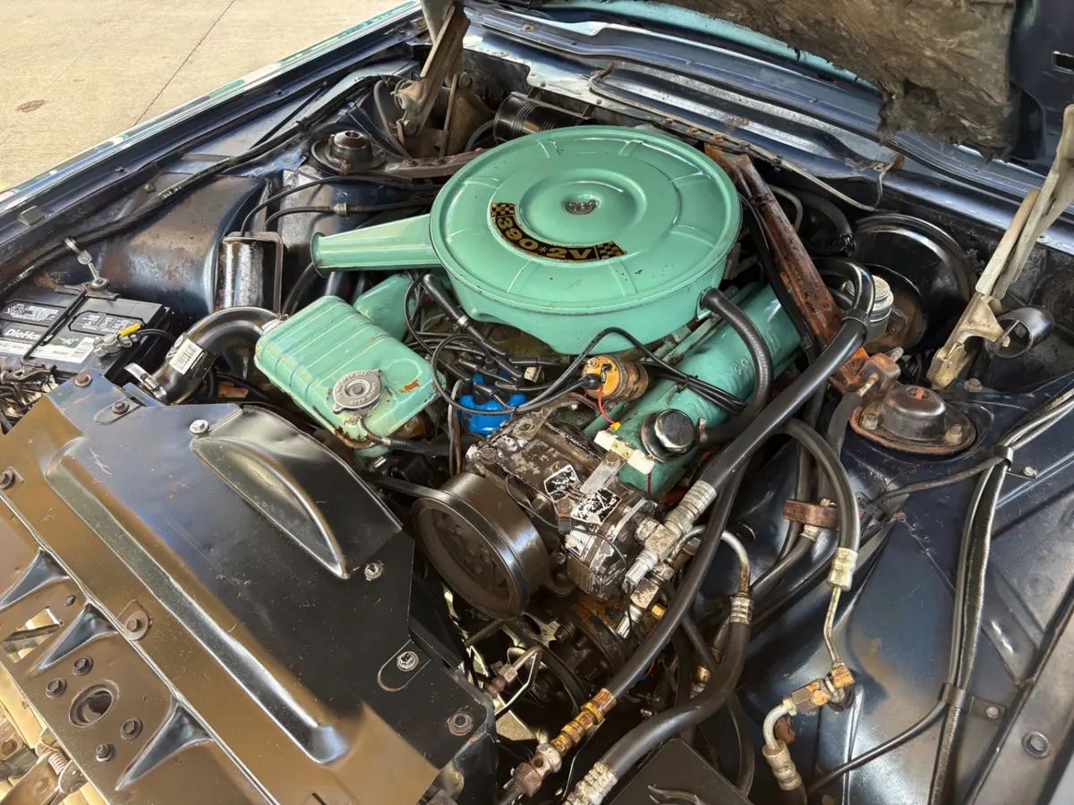 Vehicle photo 29