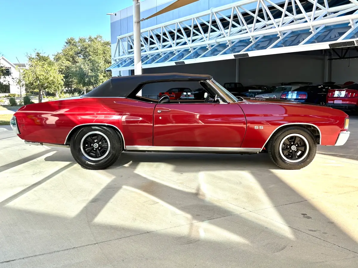 Vehicle photo 23