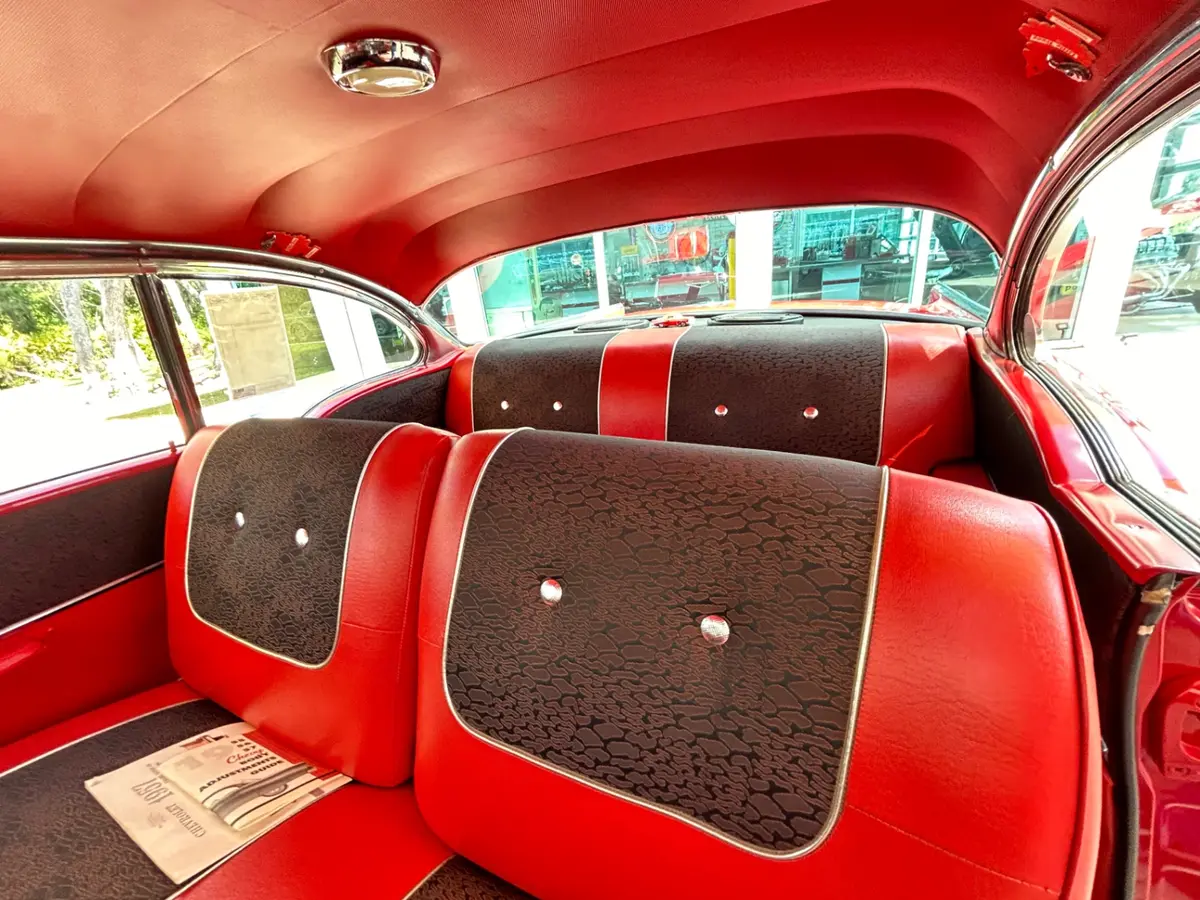 Vehicle photo 23