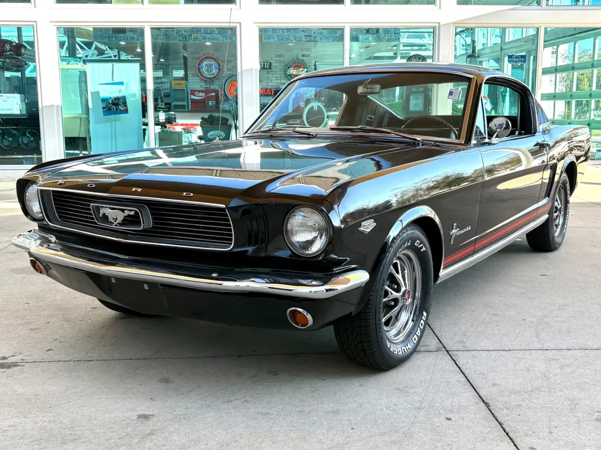 Vehicle photo 1