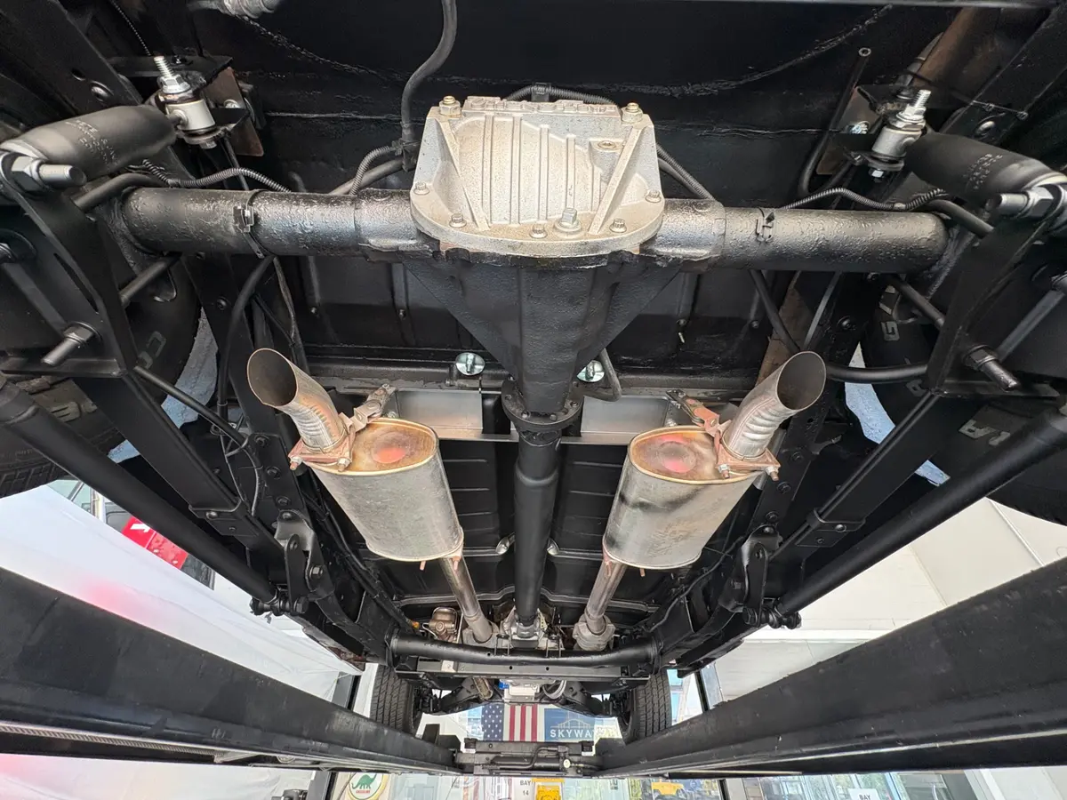 Vehicle photo 41