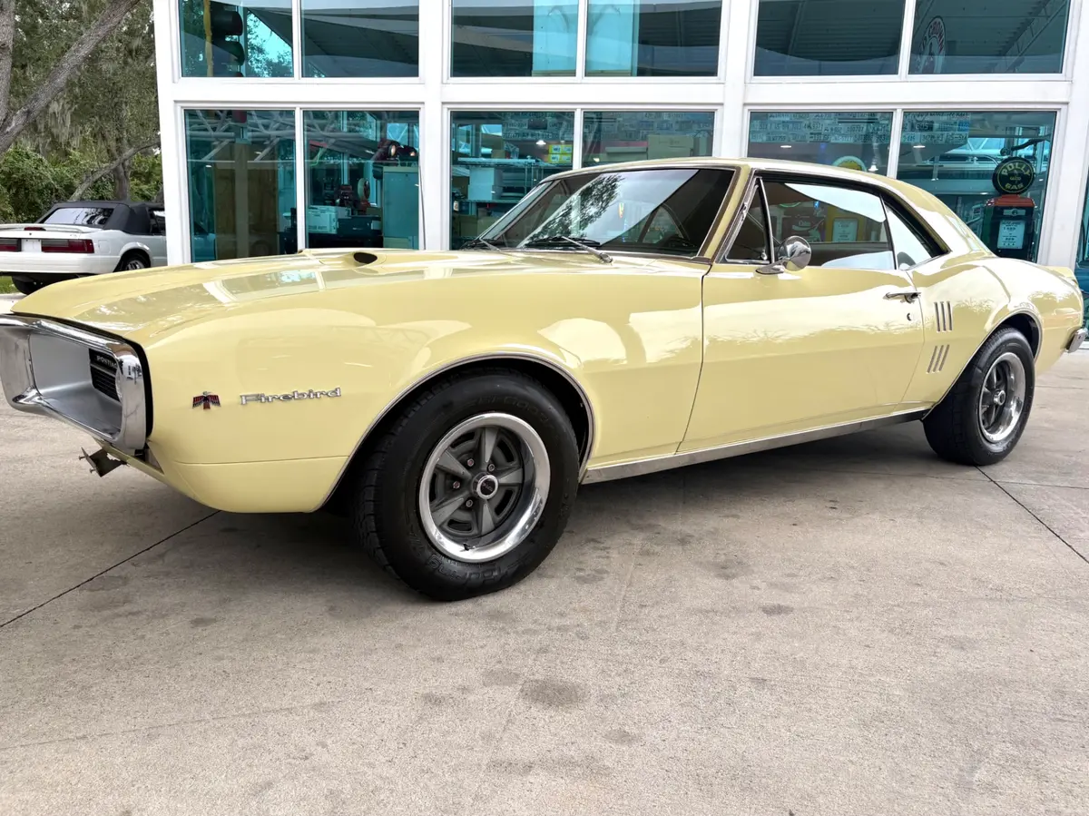 Vehicle photo 12