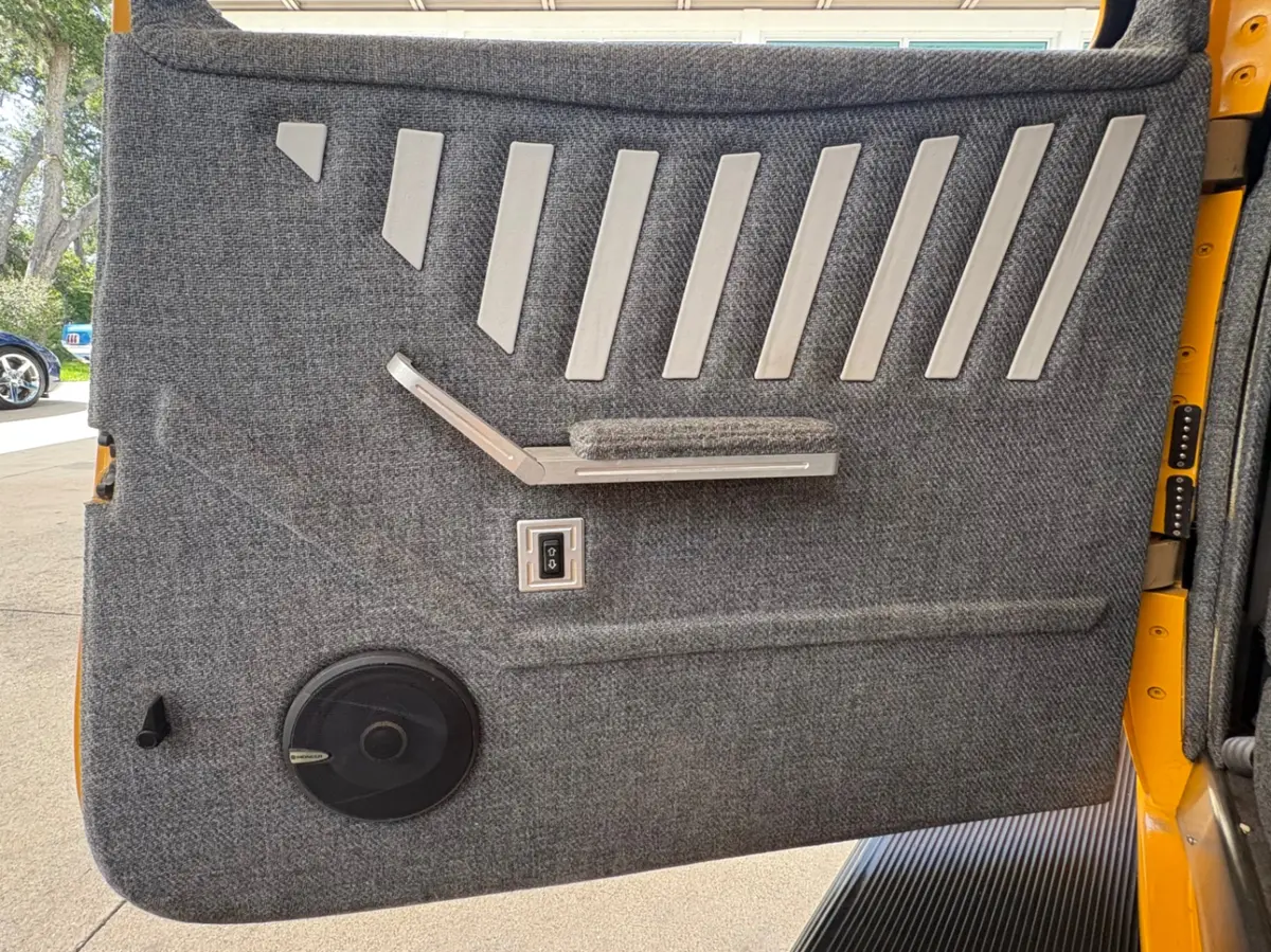 Vehicle photo 33