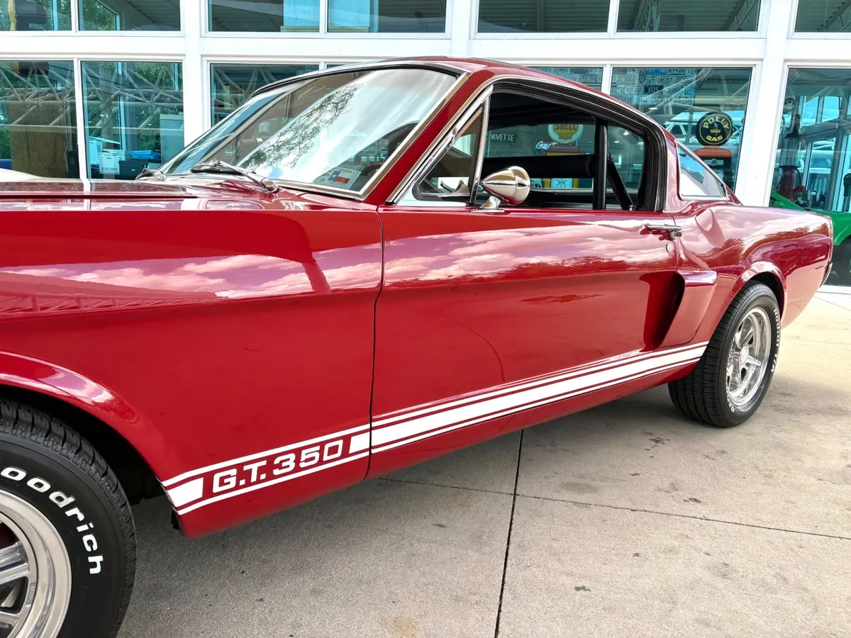 Vehicle photo 13