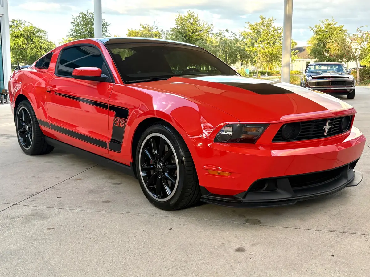 Vehicle photo 4