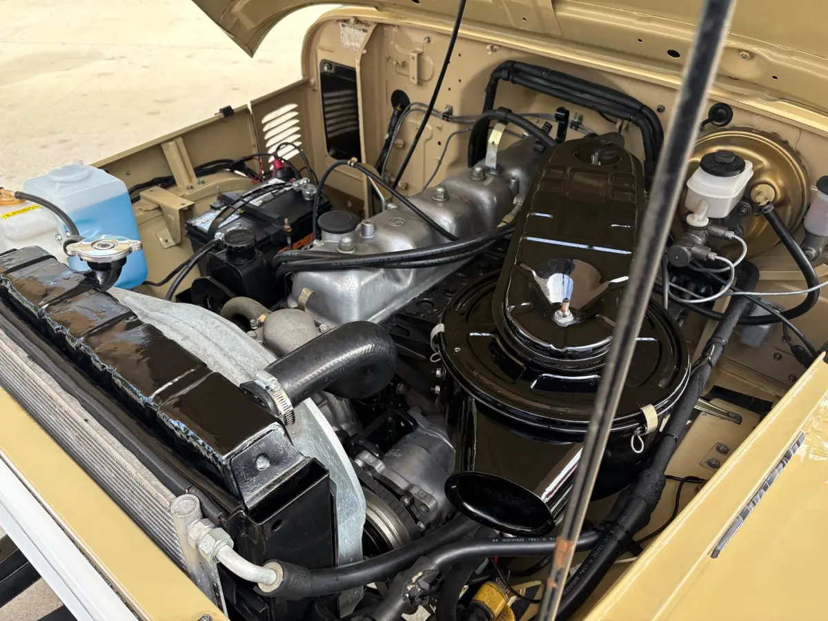 Vehicle photo 28