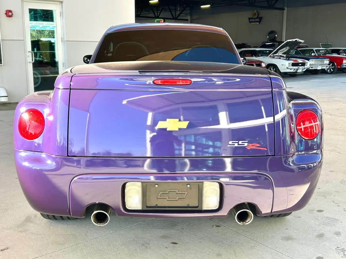 Vehicle photo 6