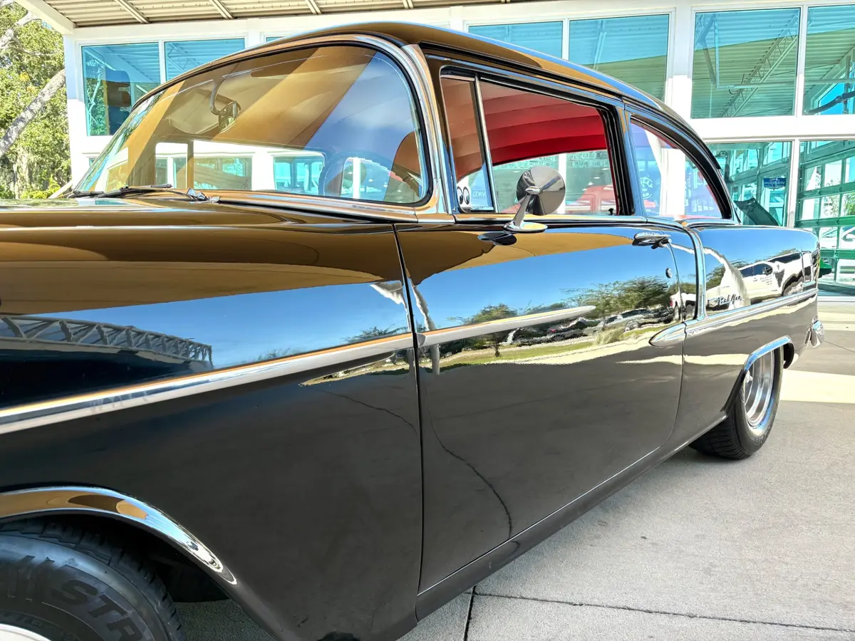 Vehicle photo 13