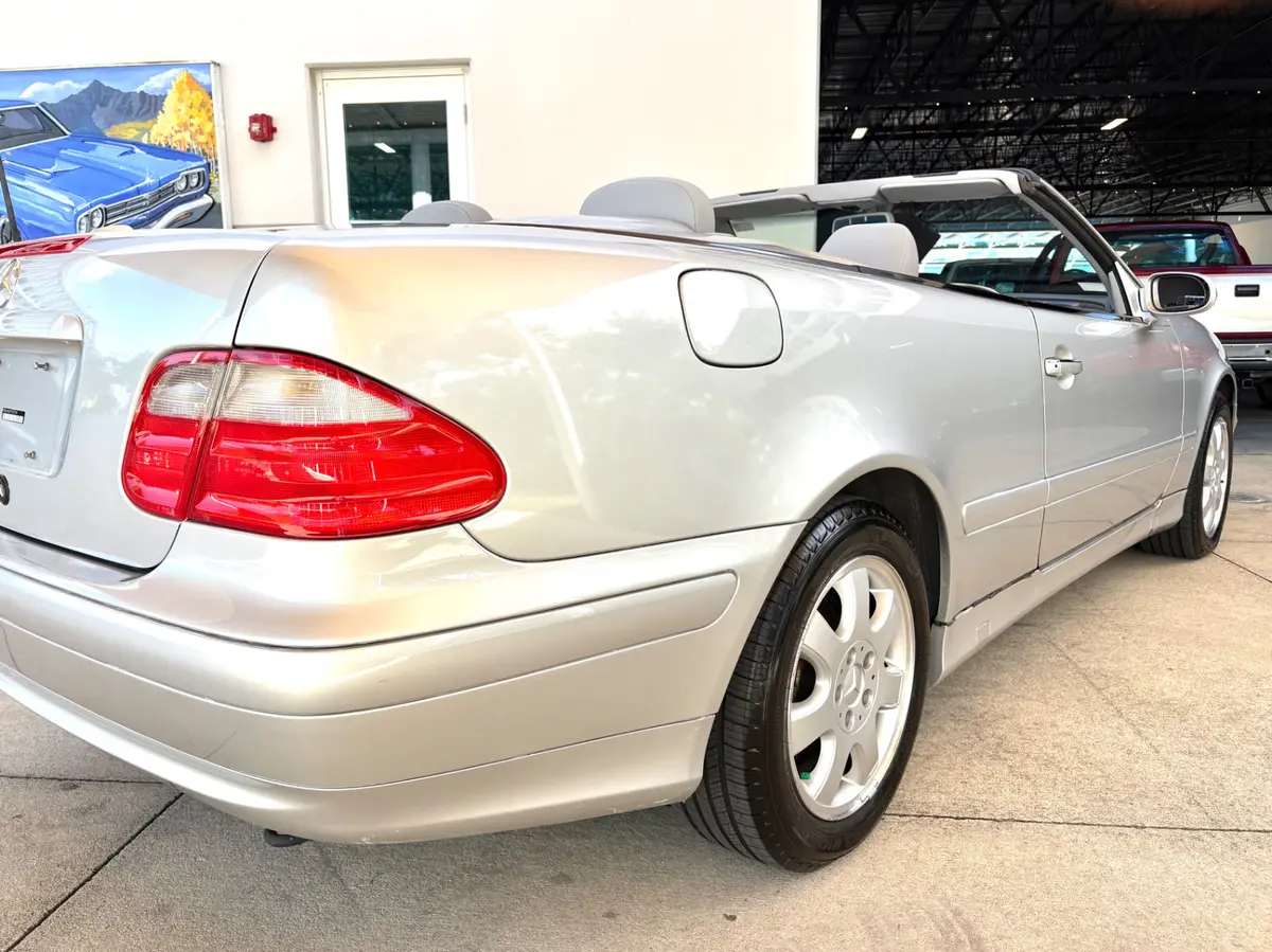 Vehicle photo 16