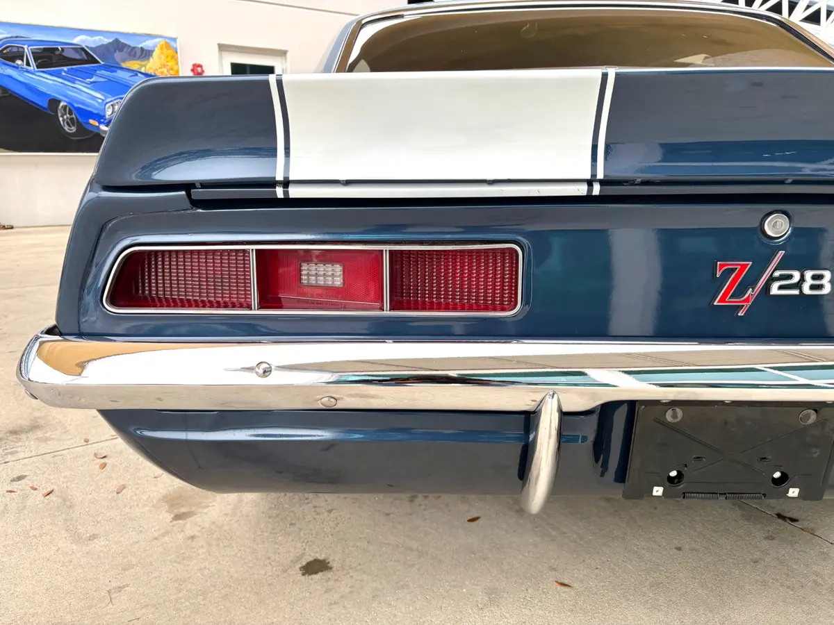 Vehicle photo 24