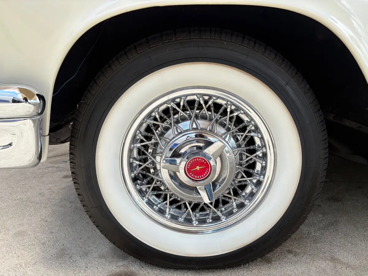 Vehicle photo 27