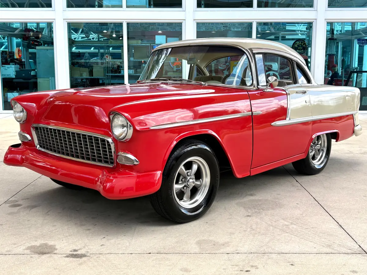 Vehicle photo 9