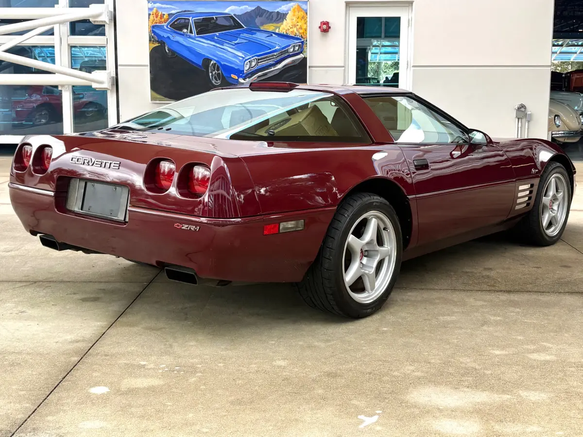 Vehicle photo 6