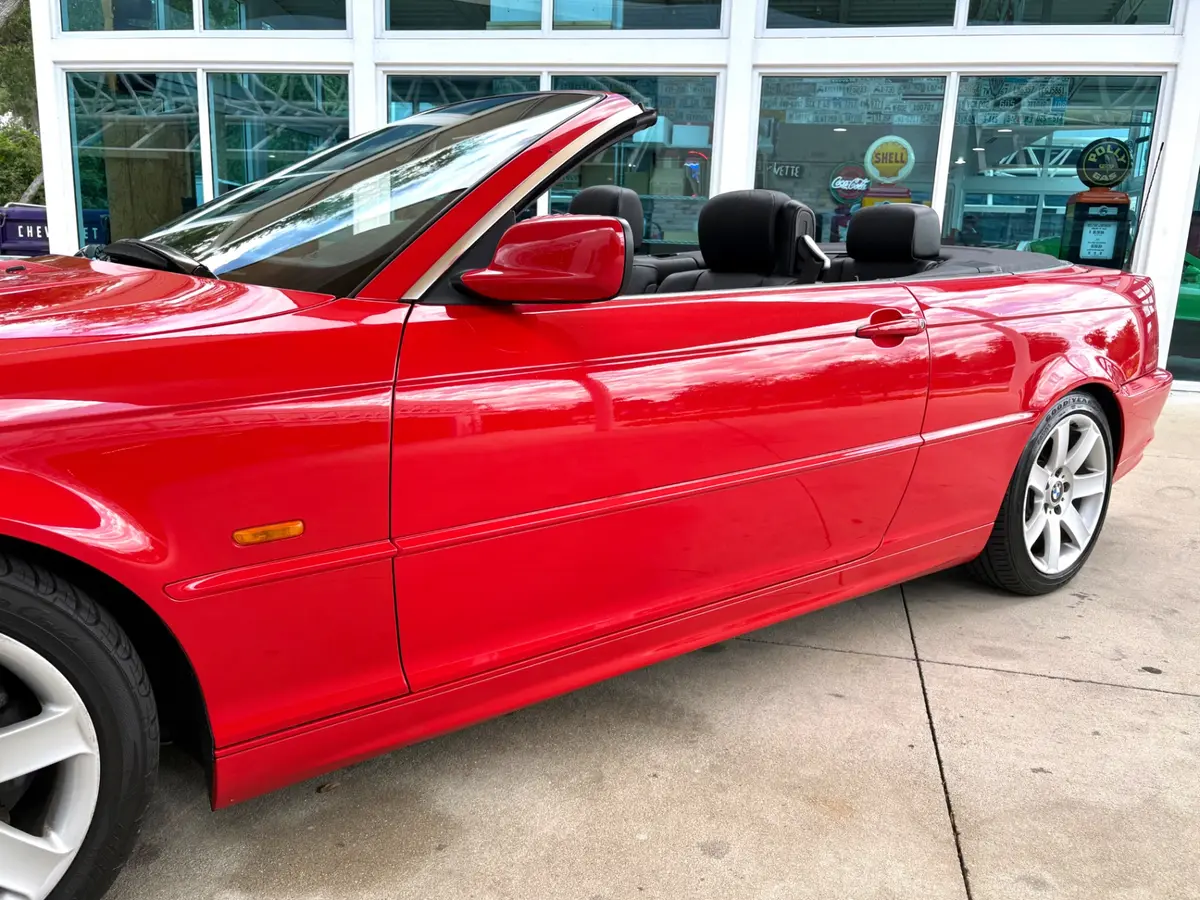 Vehicle photo 13
