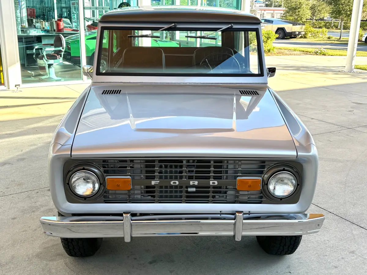 Vehicle photo 3
