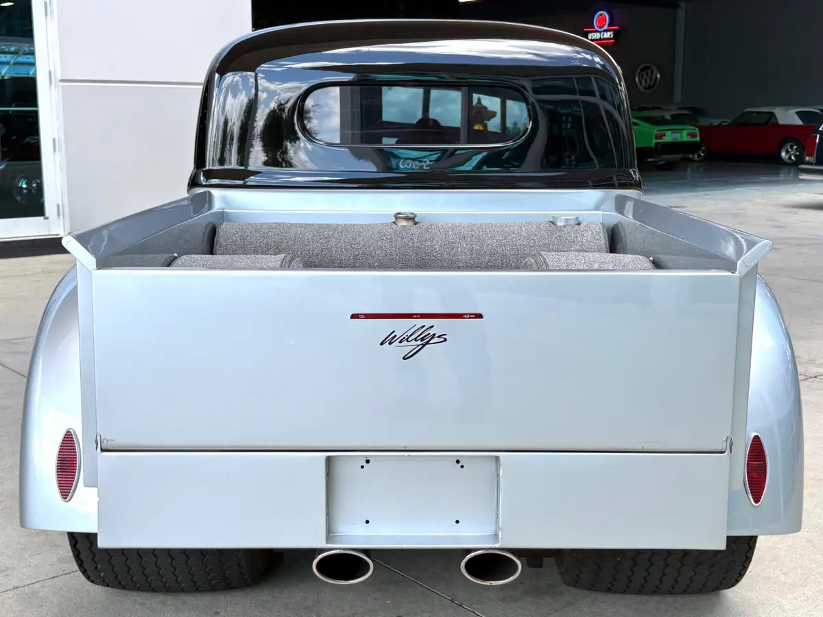 Vehicle photo 7
