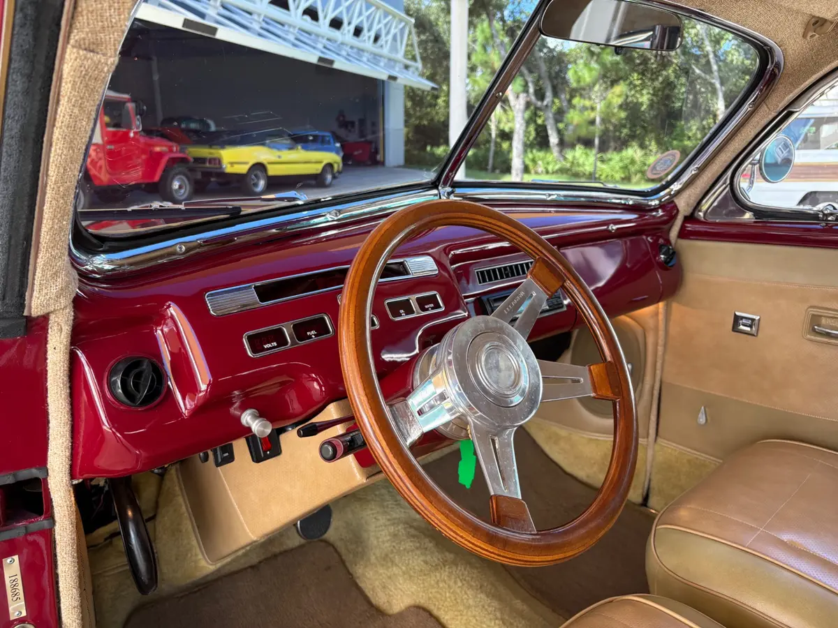 Vehicle photo 28