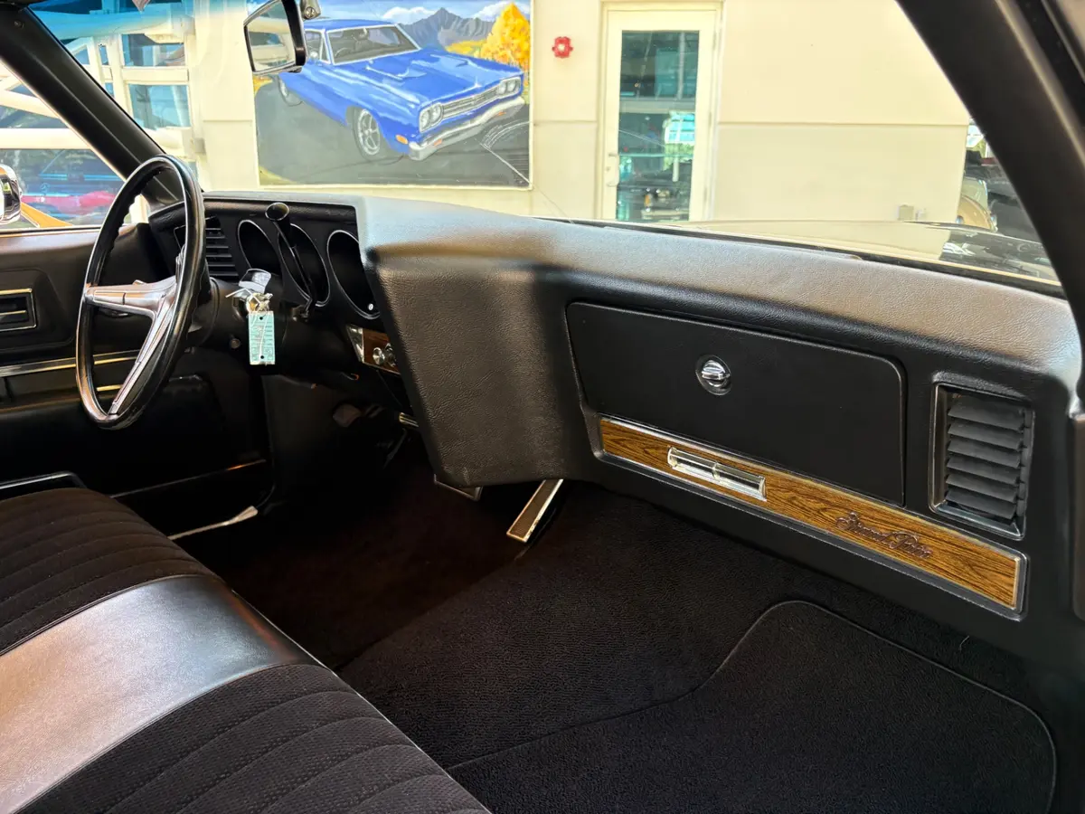 Vehicle photo 42