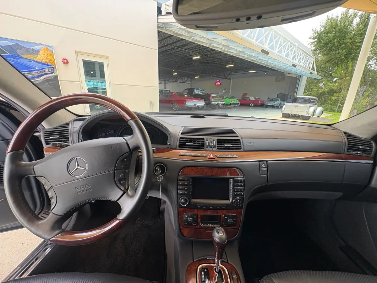 Vehicle photo 35