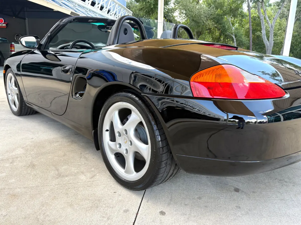Vehicle photo 15