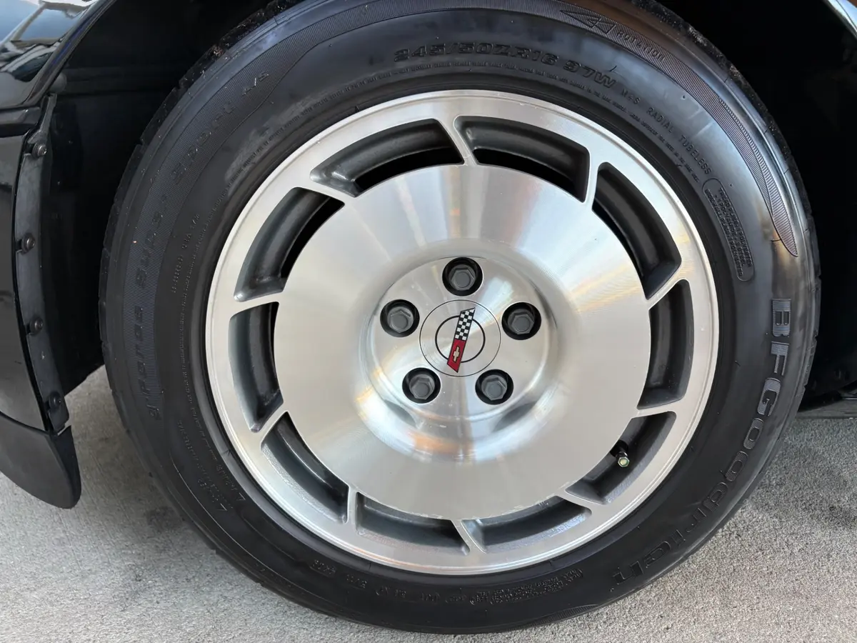 Vehicle photo 21