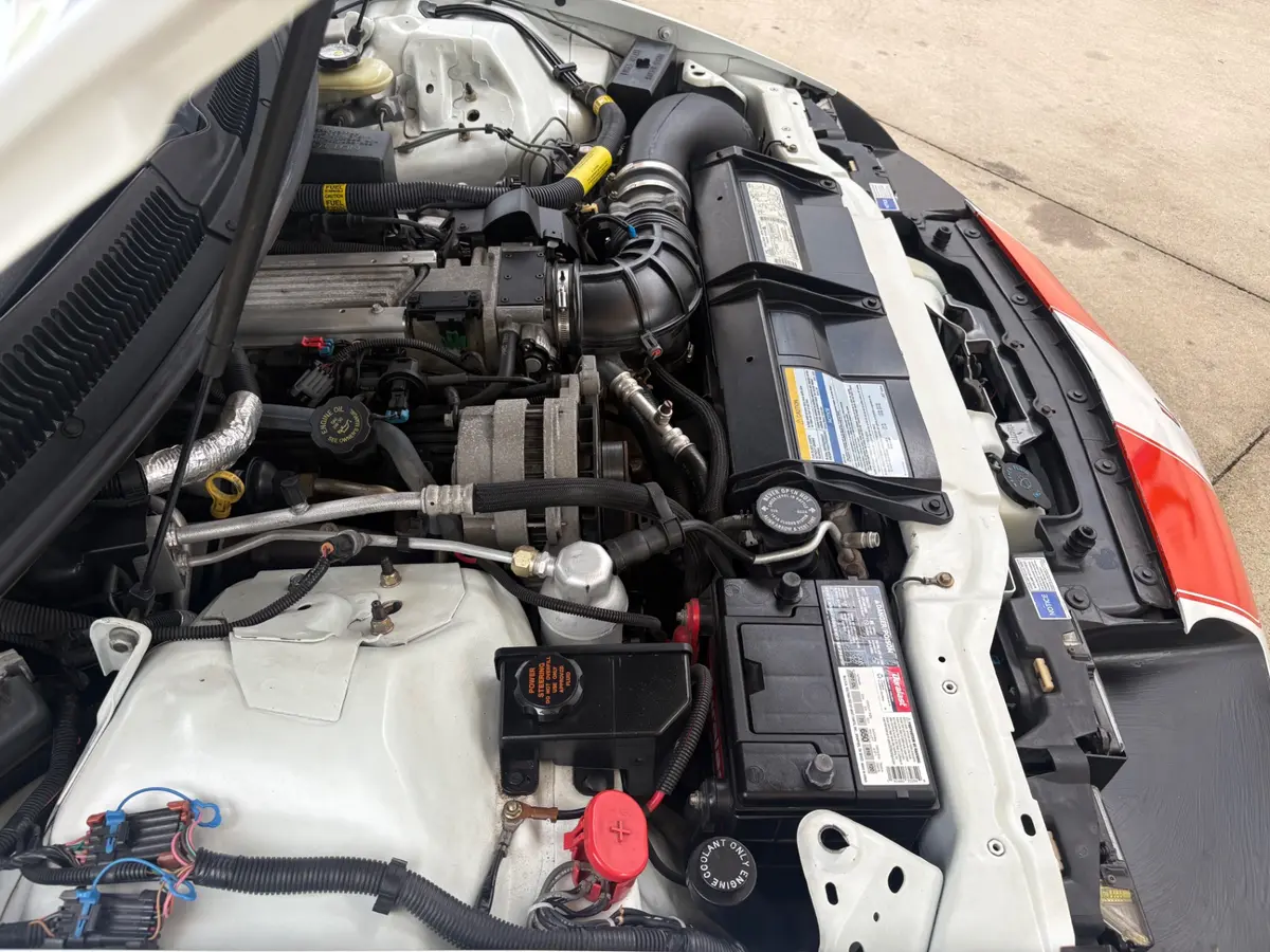 Vehicle photo 23