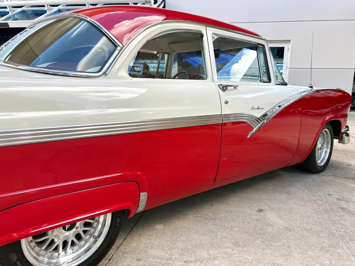 Vehicle photo 17