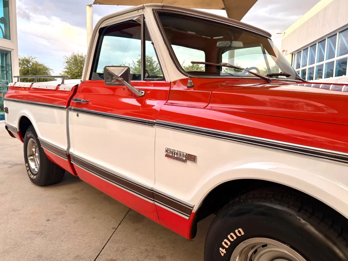 Vehicle photo 18