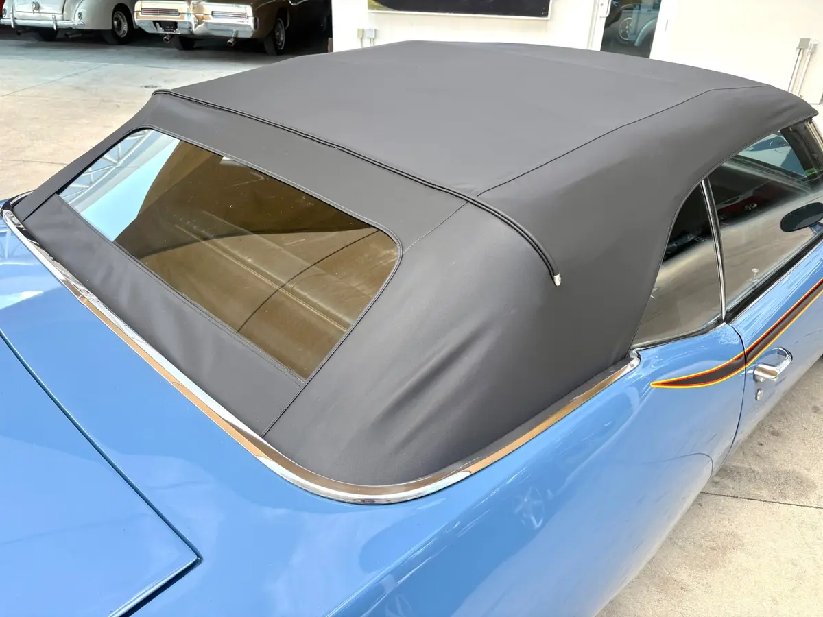 Vehicle photo 26