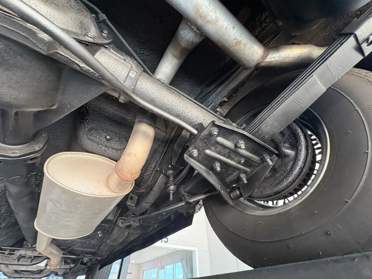 Vehicle photo 54