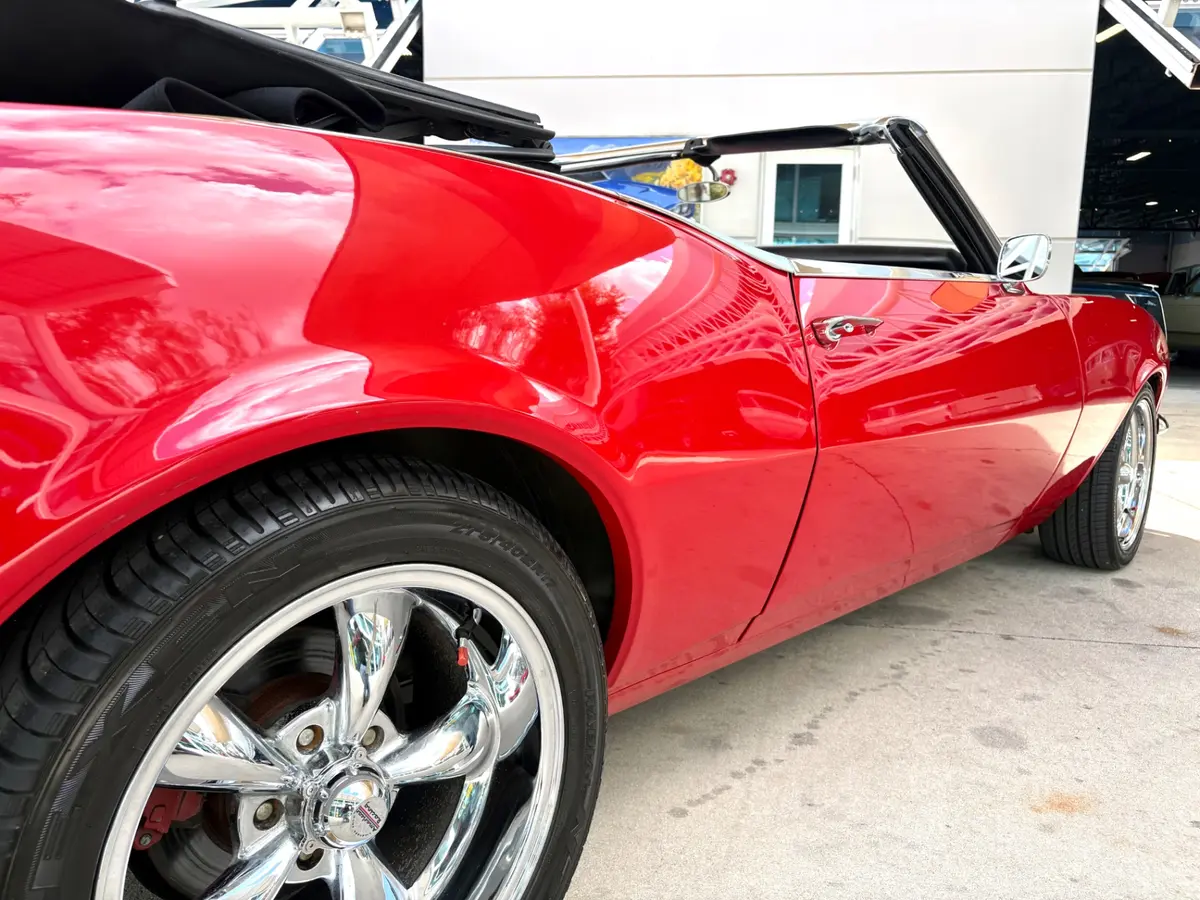 Vehicle photo 17