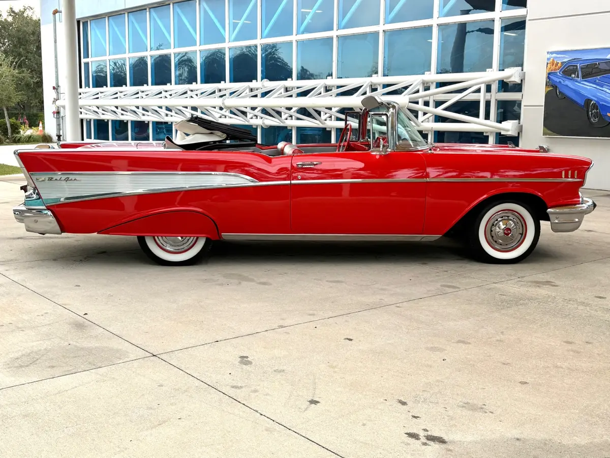 Vehicle photo 5