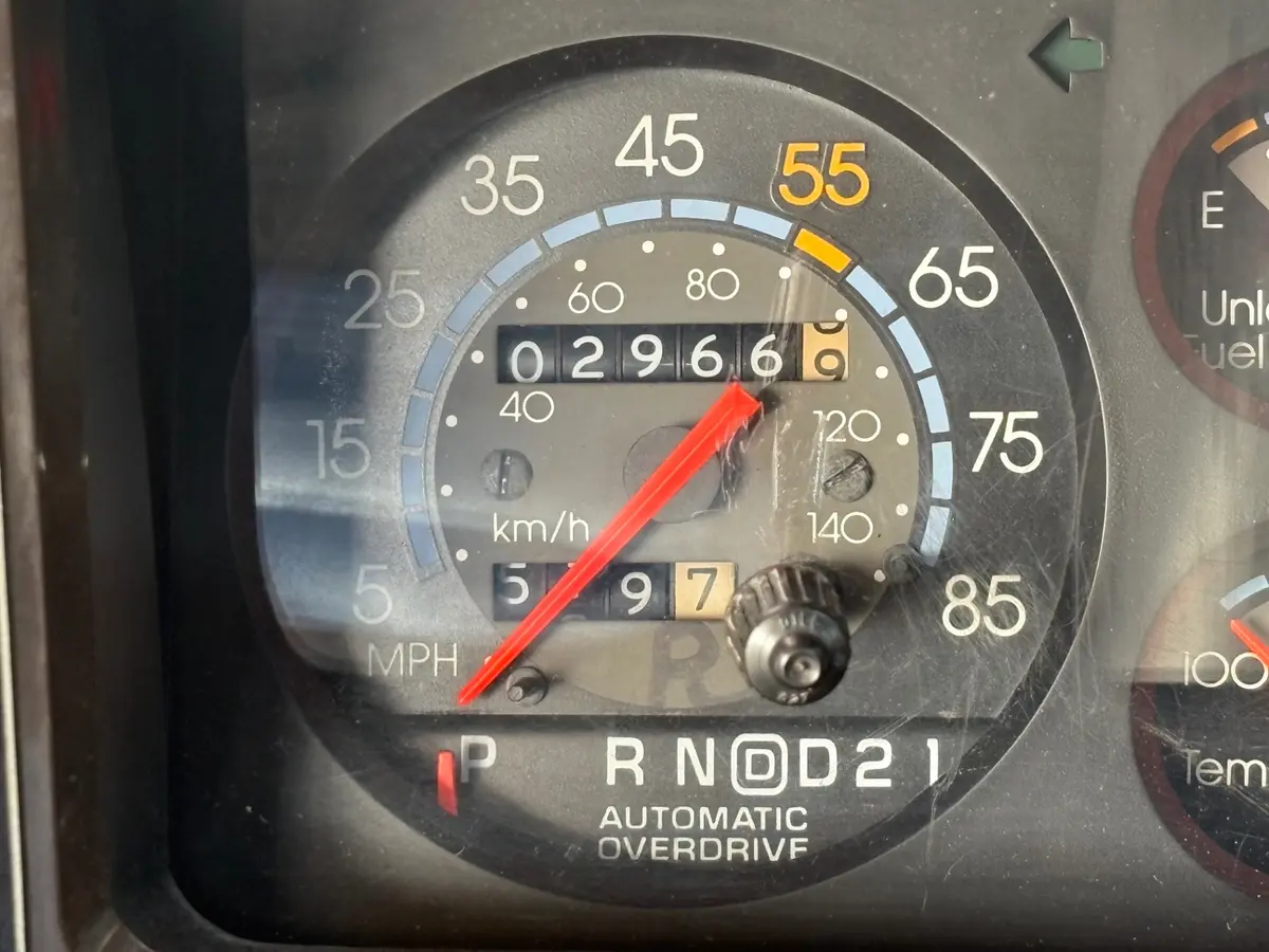 Vehicle photo 23