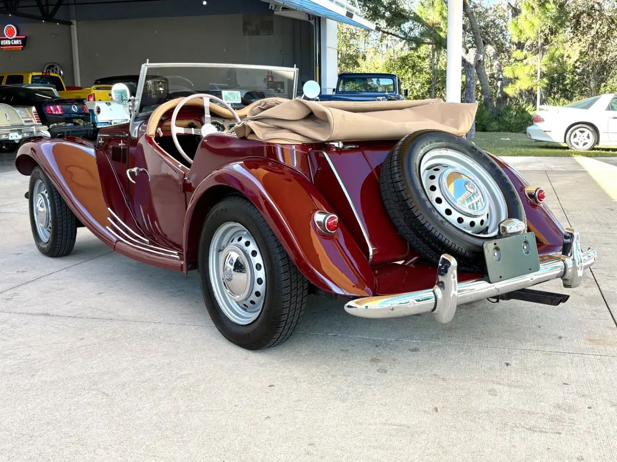 Vehicle photo 9