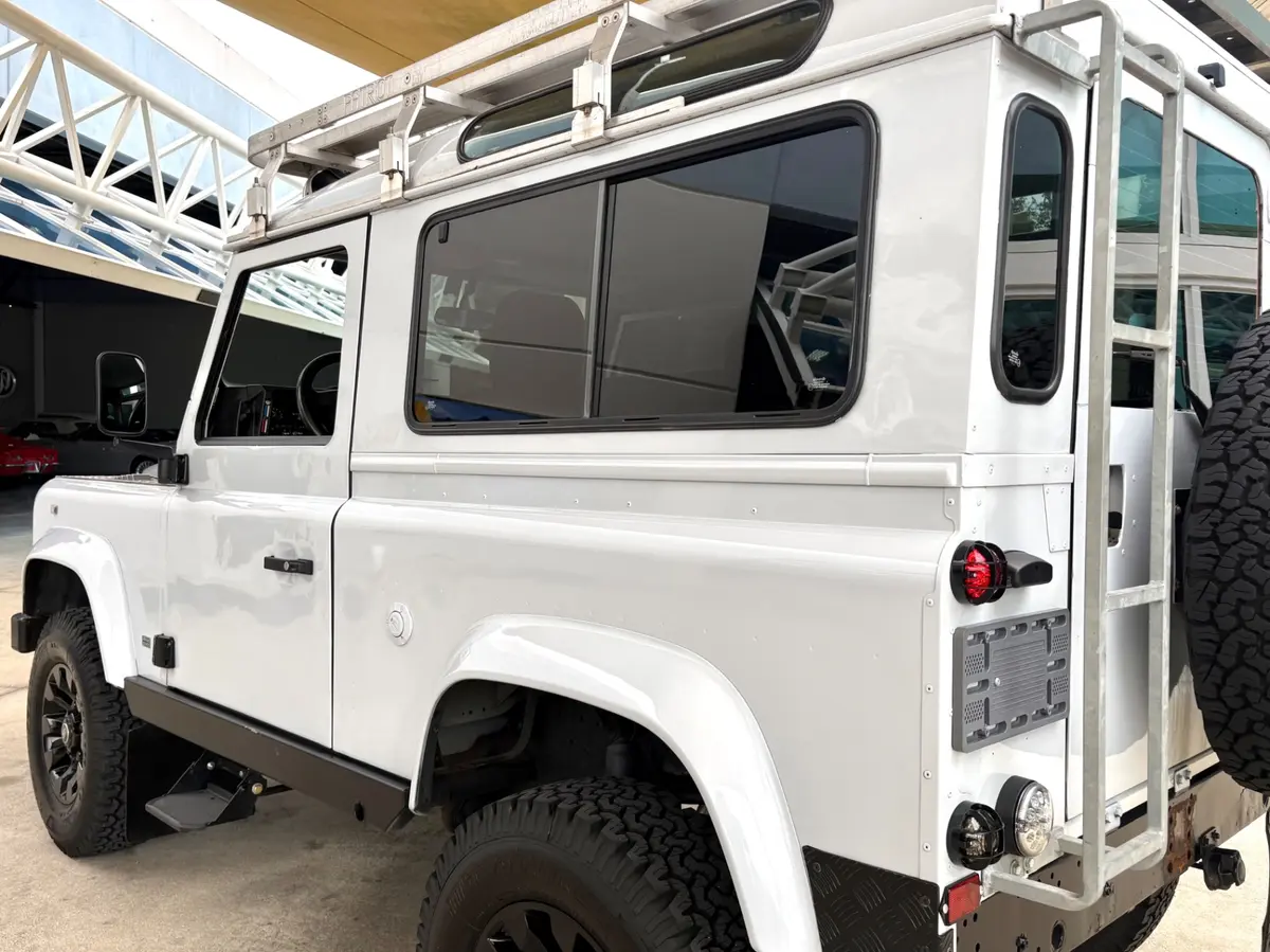 Vehicle photo 15