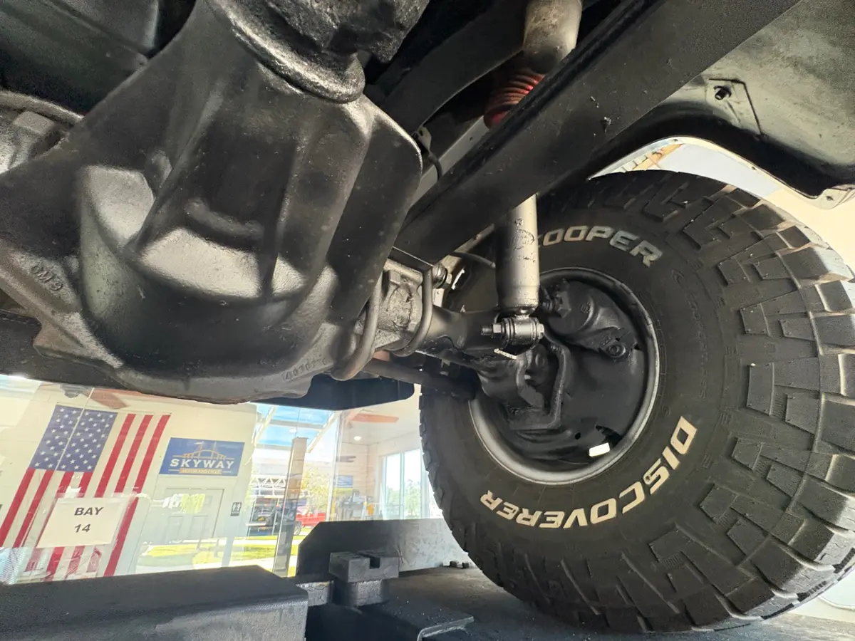 Vehicle photo 52