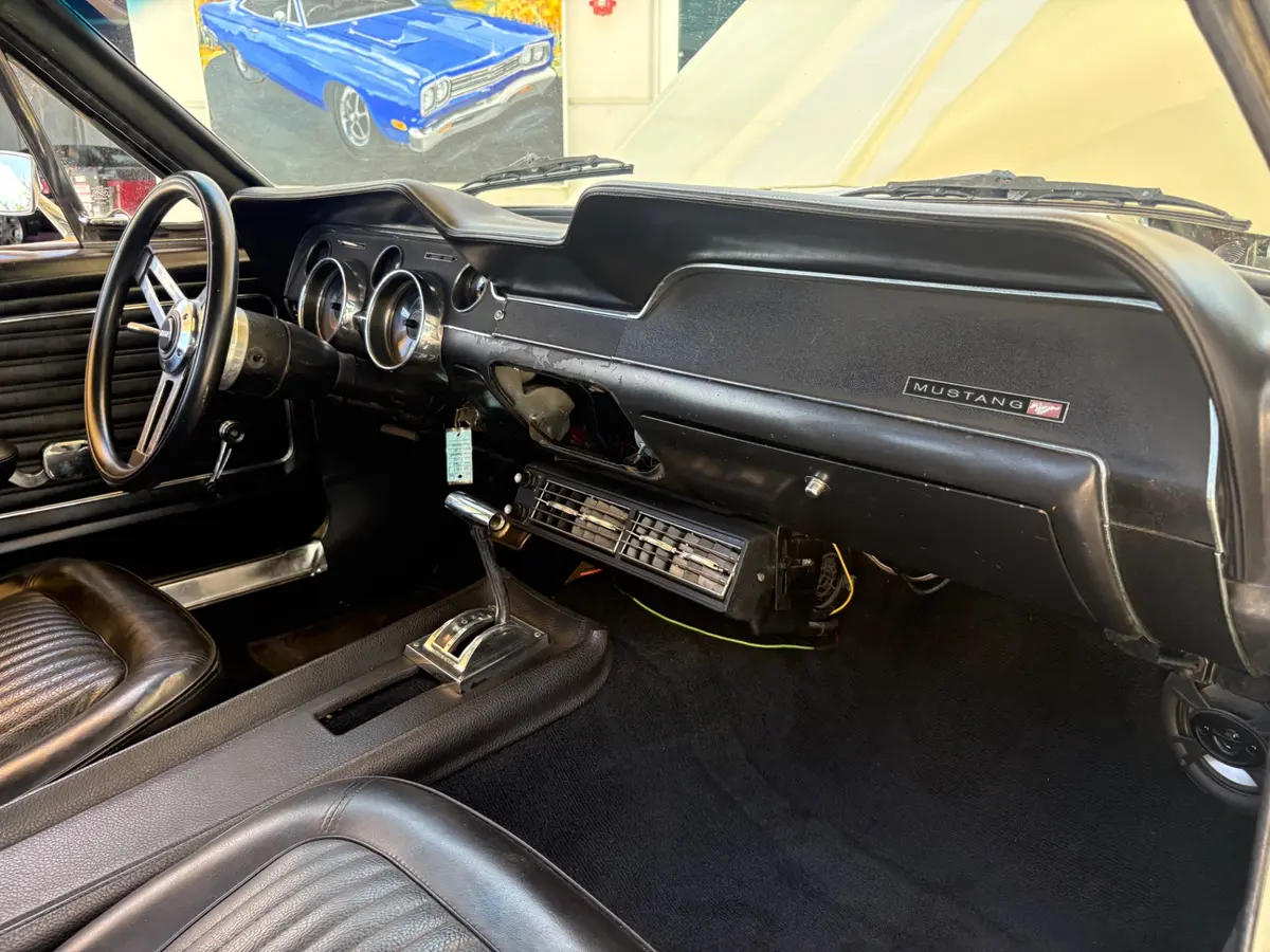 Vehicle photo 36