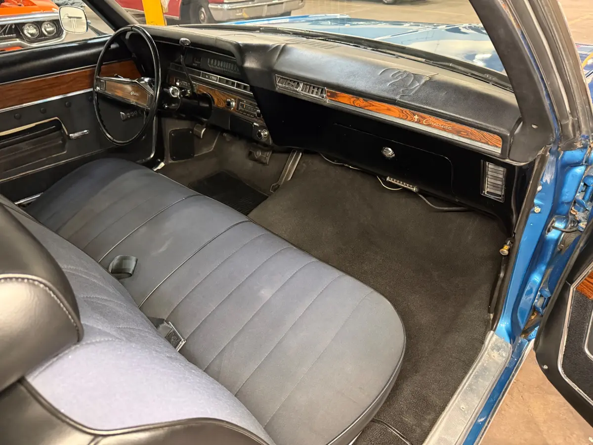 Vehicle photo 33