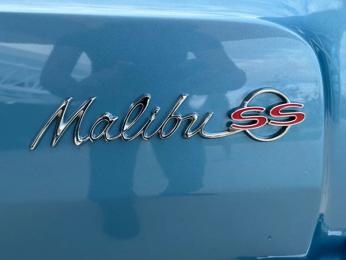 Vehicle photo 16