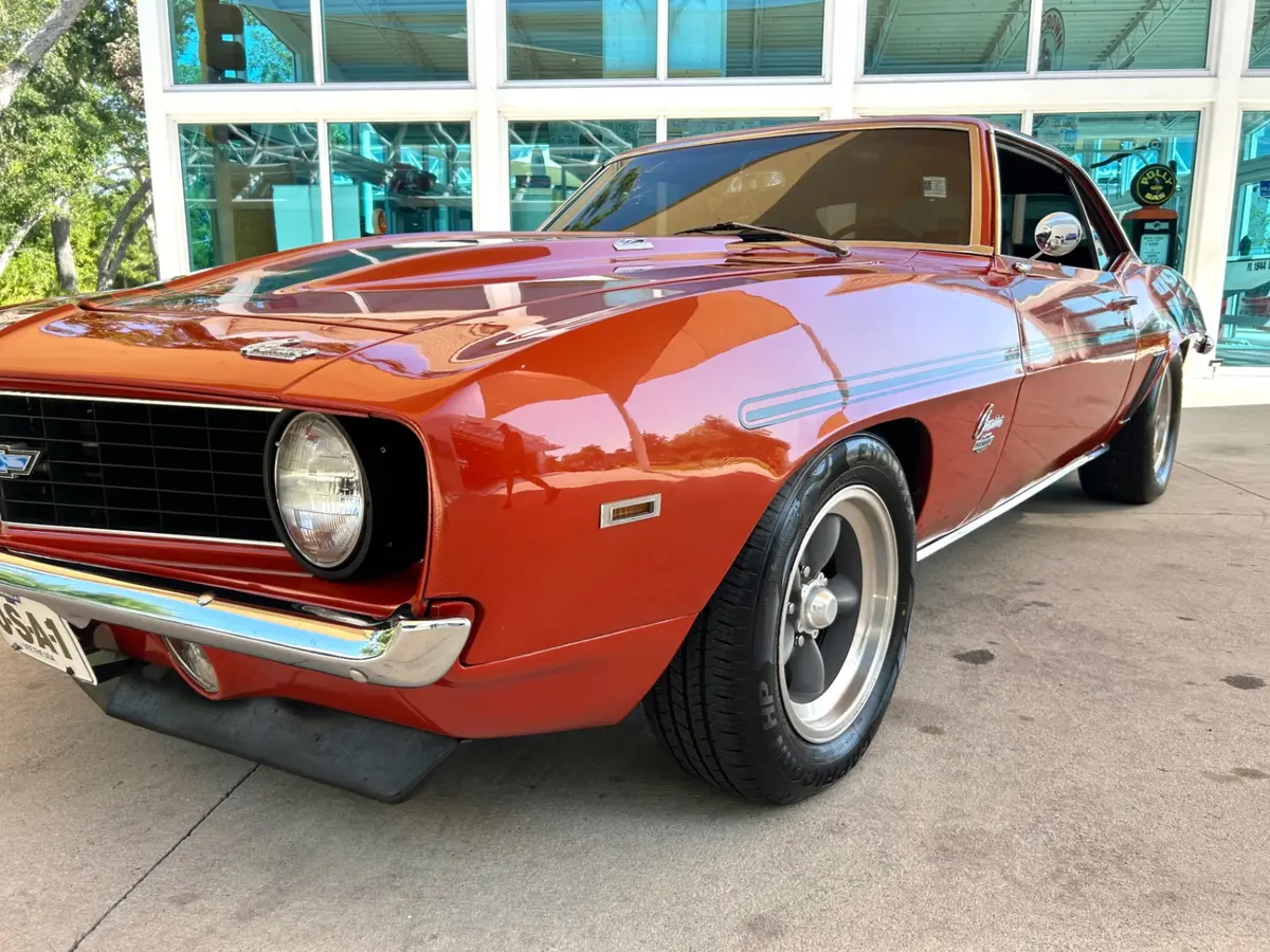 Vehicle photo 13