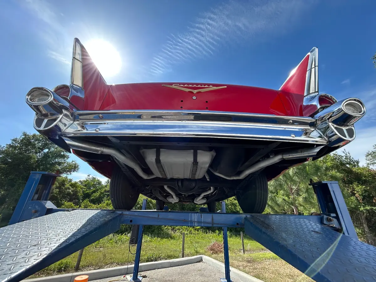 Vehicle photo 29