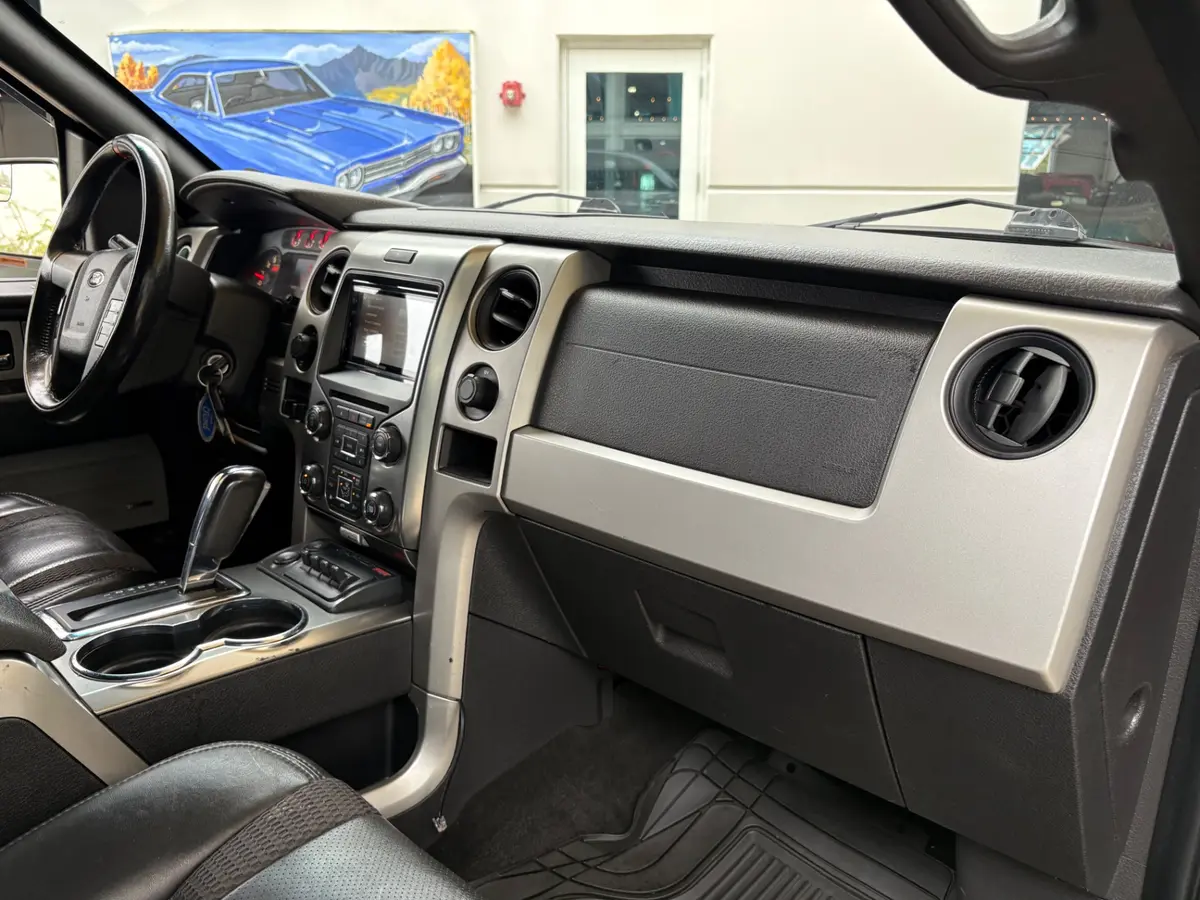 Vehicle photo 44