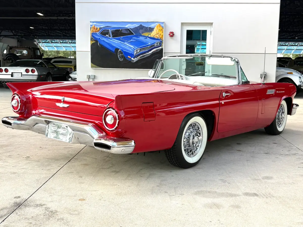 Vehicle photo 6