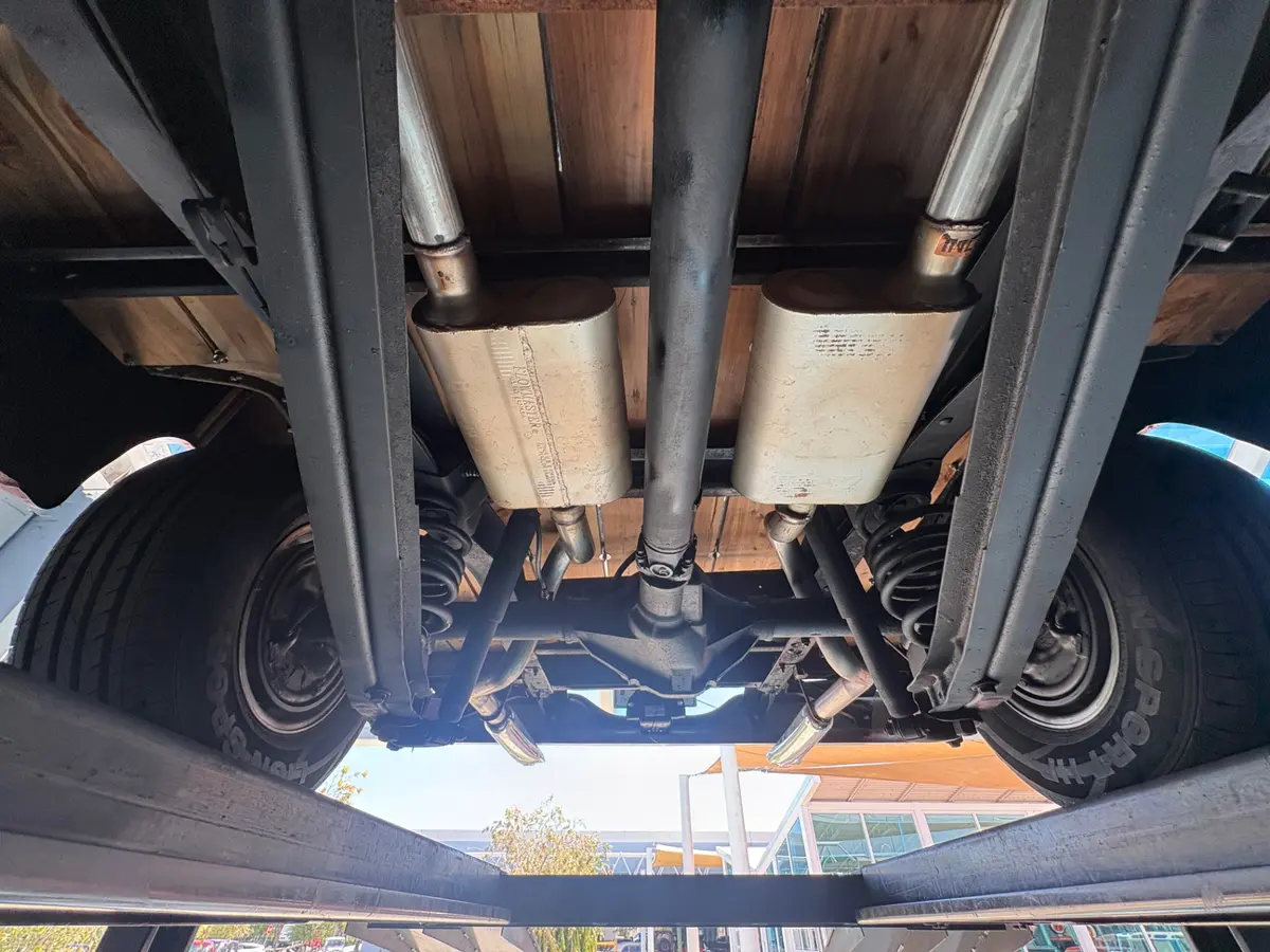 Vehicle photo 52