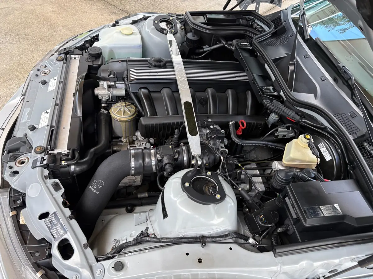 Vehicle photo 29