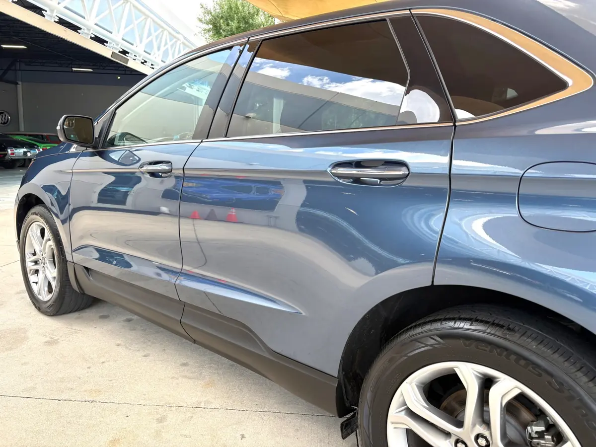 Vehicle photo 14