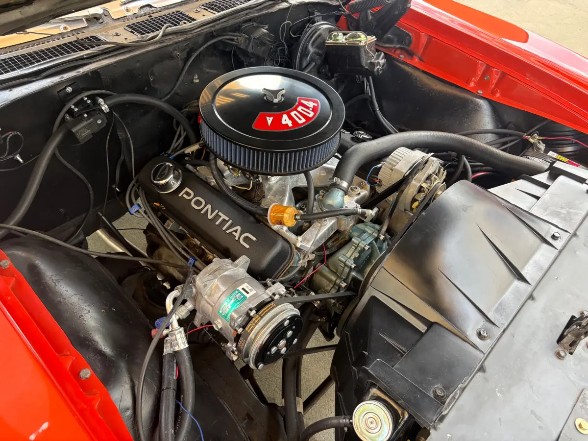 Vehicle photo 32