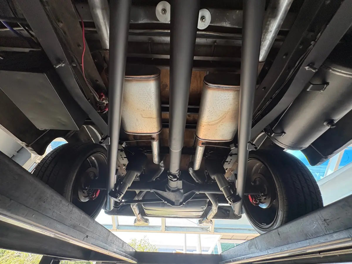 Vehicle photo 52