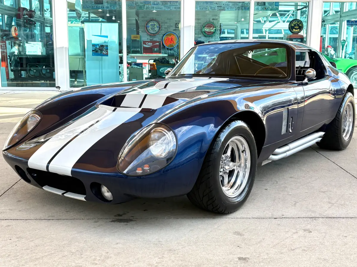 Vehicle photo 12